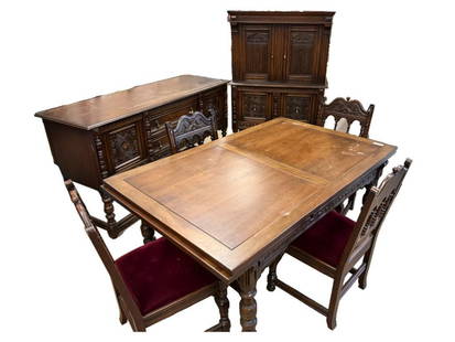 Kittinger Mahogany Dining room set: Kittinger Mahogany Dining room set including Buffet, China Cabinet, Table and 4 Chairs.