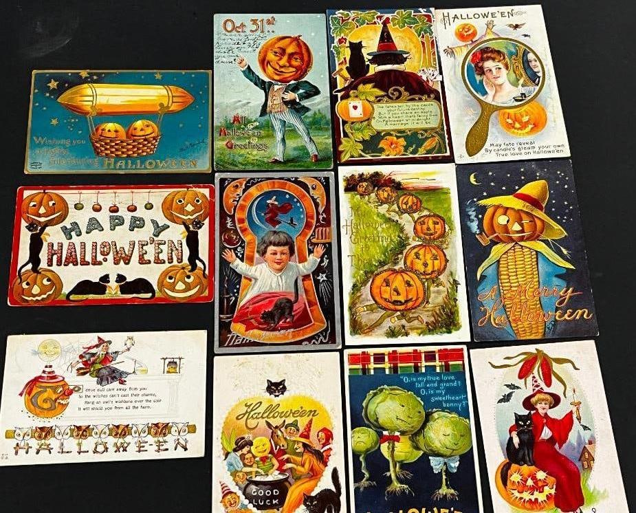 12 Halloween Postcards: 12 Halloween Postcards