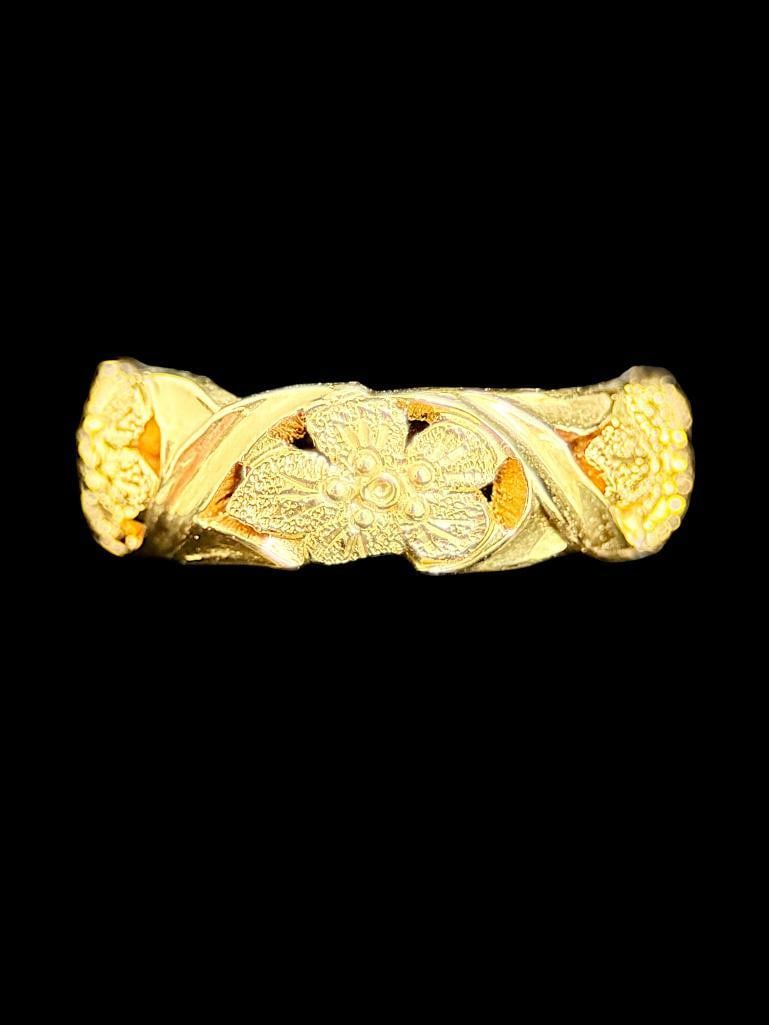 Decorated 18k Gold Wedding Band (1 of 6)