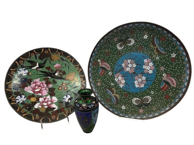 Cloisonne Plates and Vase: Cloisonne Plates and Vase. 3 pieces. Largest plate approx. 14.5 inches.