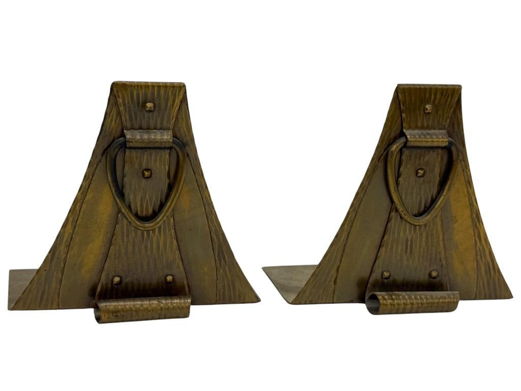 Roycroft Hammered Copper Bookends: Roycroft Arts & Crafts Hand Hammered Copper Bookends. 2 pieces. Approx. 5 x 5.5 x 2.5 inches.