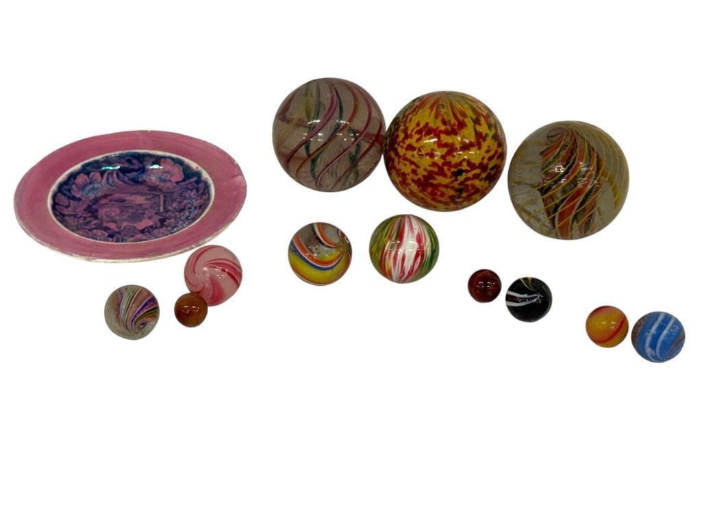 Group of Vintage Marbles: Group of Vintage Marbles. Approx. 12 pieces.
