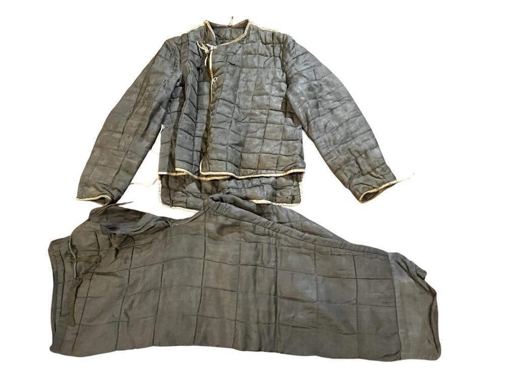WW2 German Winter Padded Suit: Rare WW2 German Winter Padded Suit. 2 pieces. Top and bottom.