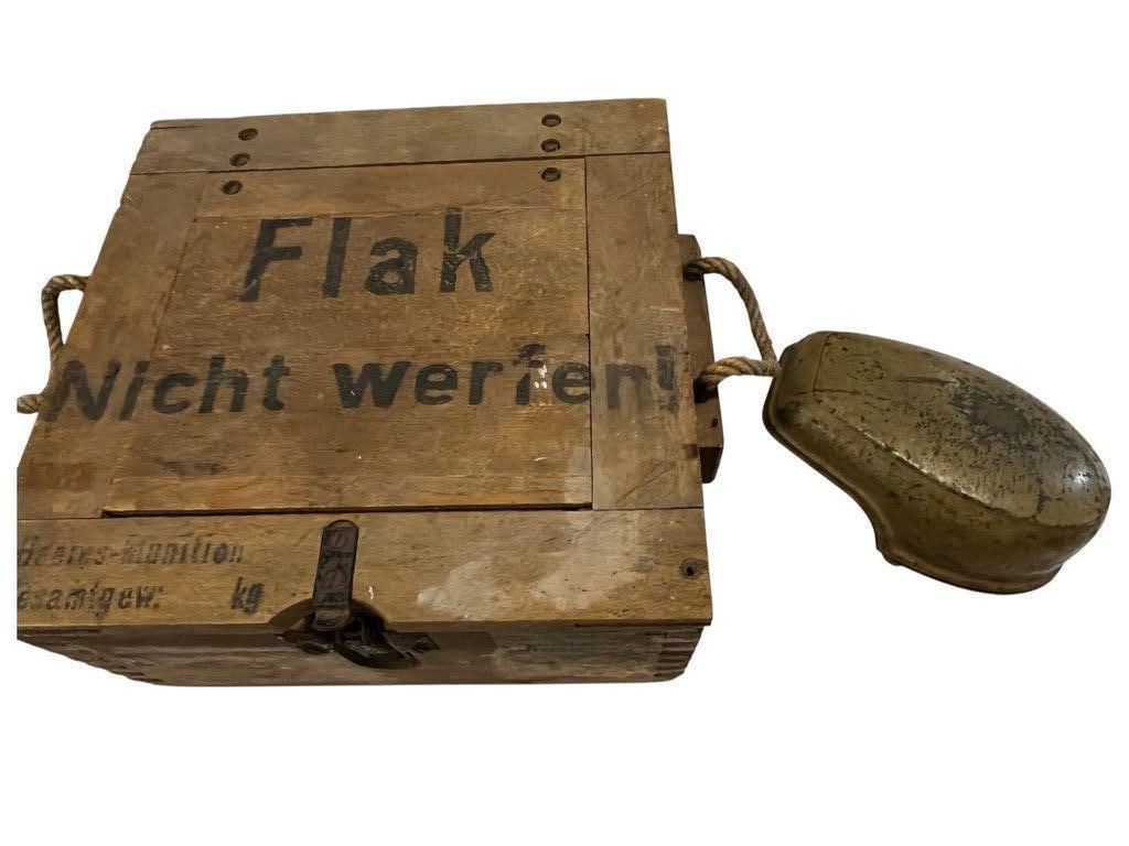 WW2 German Ammo crate and more: WW2 German Luftwaffe Flak ammunition crate and Army Vehicle Blackout drive lamp. 2 pieces.