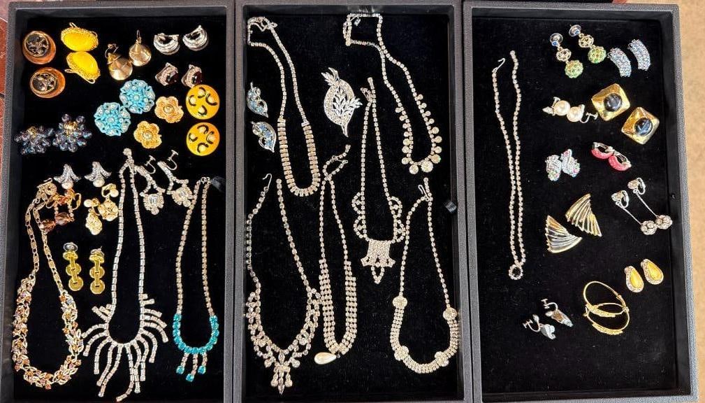 Costume Jewelry Necklaces, earrings, Pins etc: Costume Jewelry Necklaces, earrings, Pins etc. Approx. 36 pieces.