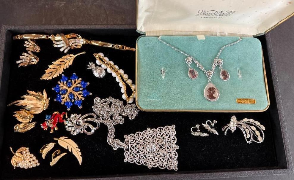 Costume Jewelry Pins, Earrings, Bracelets etc (1 of 7)