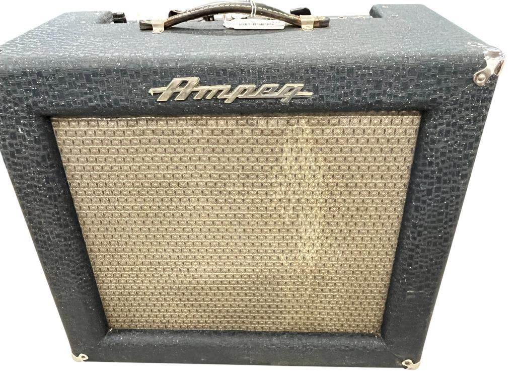 Ampeg Reverberocket Amplifier (1 of 6)