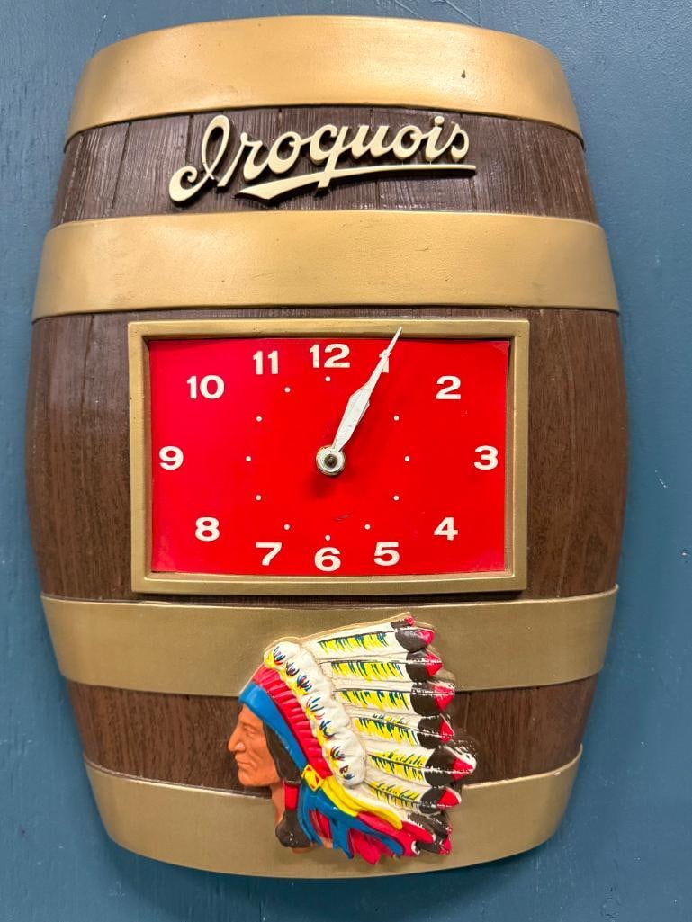 Iroquois Beer Barrel Clock (1 of 3)