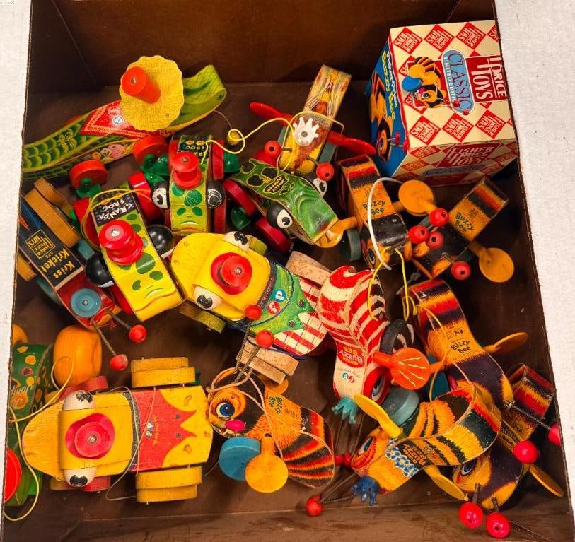 Fisher Price Frogs, Bees, Lizard pull toys etc: Fisher Price Frogs, Bees, Lizard pull toys etc. Jolly Jumper 450, Gran'pa frog 464, Buzzy Bee 325, Queen Bee 314, 444, Buddy Bullfrog and more. Approx. 15 pieces.