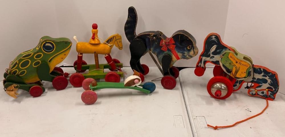 5 Wood Pull Toys: 5 Wood Pull Toys. Frog, Horses, dog etc.