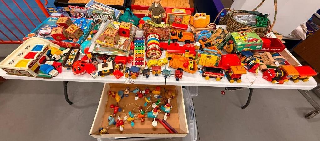 Large Group of Toys: Large Group of Toys including Fisher Price, Little People, Pull Toys, Army Men and more.