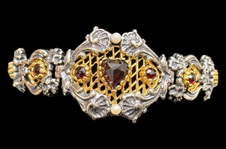 Victorian Style Silver and Gold Bracelet with Heart Stone: Victorian Style Silver and Gold Bracelet with Heart Stone.