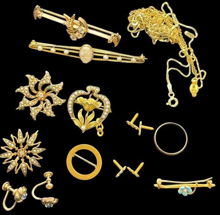 10k Gold Pins, earrings, etc.: 10k Gold Pins, earrings, etc. Approx. 24 grams.