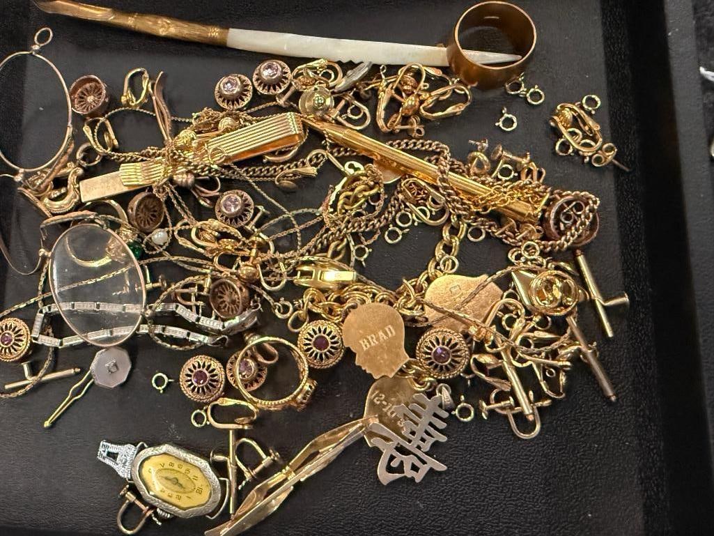 Group of Mostly Gold filled etc.: Group of Mostly Gold filled etc. Approx. 177 grams.