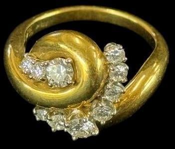 18k Gold ring with Diamonds: 18k Gold ring with Diamonds. Approx. 7.9 grams. Approx. size 6.5.