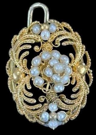 18k Gold Pendant with Pearls: 18k Gold Pendant with Pearls. Approx. 4 grams. Approx. 1 inch.