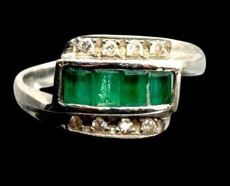 18k Gold ring with Emerald and Diamonds: 18k Gold ring with Emerald and Diamonds. Approx. 3.8 grams. Approx. size 7.5.