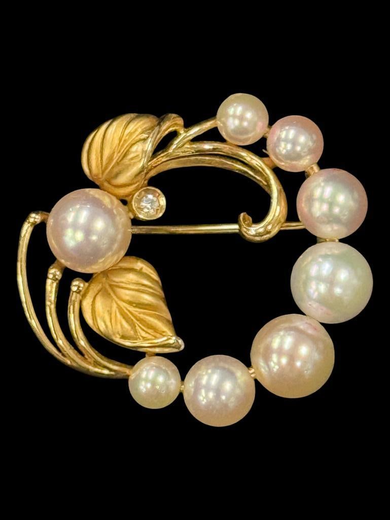18k Gold Pin with Pearls and Diamonds: 18k Gold Pin with Pearls and Diamonds. Approx. 7.4 grams total weight. Approx. 1 inch.