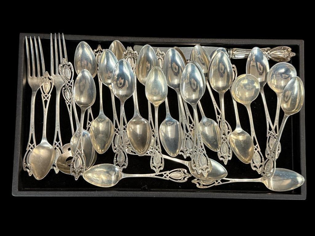Sterling Silver Lunt Flatware: Sterling Silver Lunt Monticello Flatware. Approx. 24 ozt.