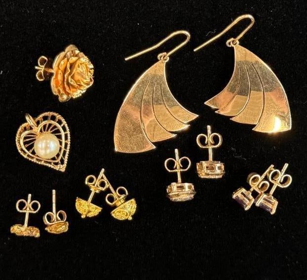 14k Gold Earrings and Pendant: 14k Gold Earrings and Heart Pendant. Approx. 14.8 grams.