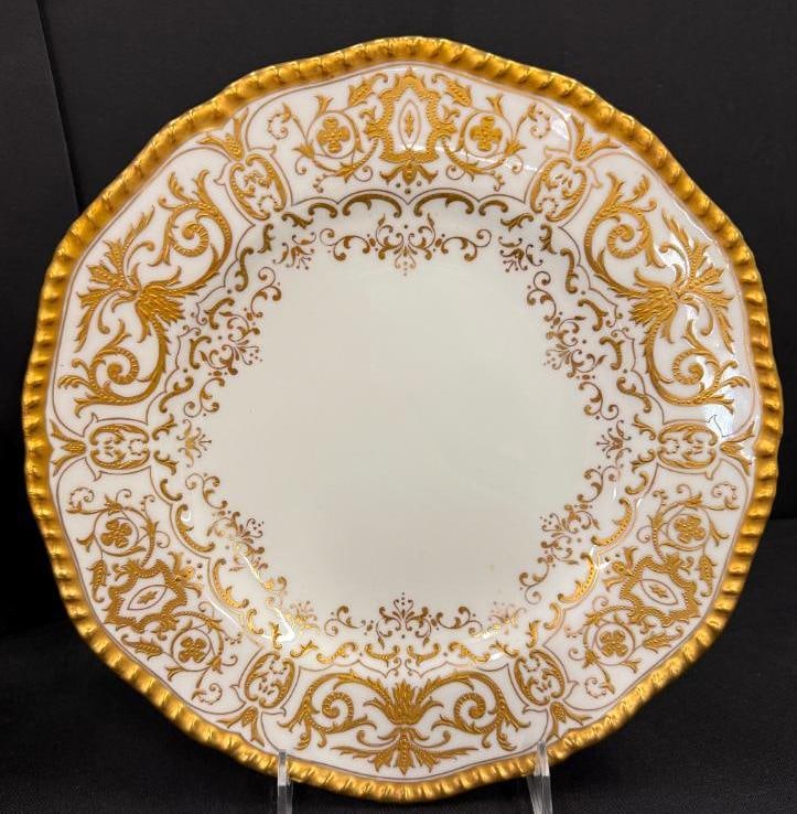 Coalport for Tiffany & Co. Gold Gilt dinner plates: Coalport for Tiffany & Co. Gold Gilt dinner plates. 12 pieces total. Plates approx. 10.25 inches.