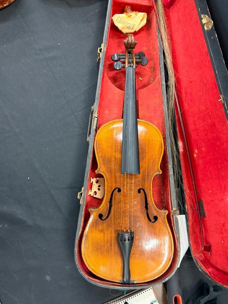 4 Violins in cases - 6