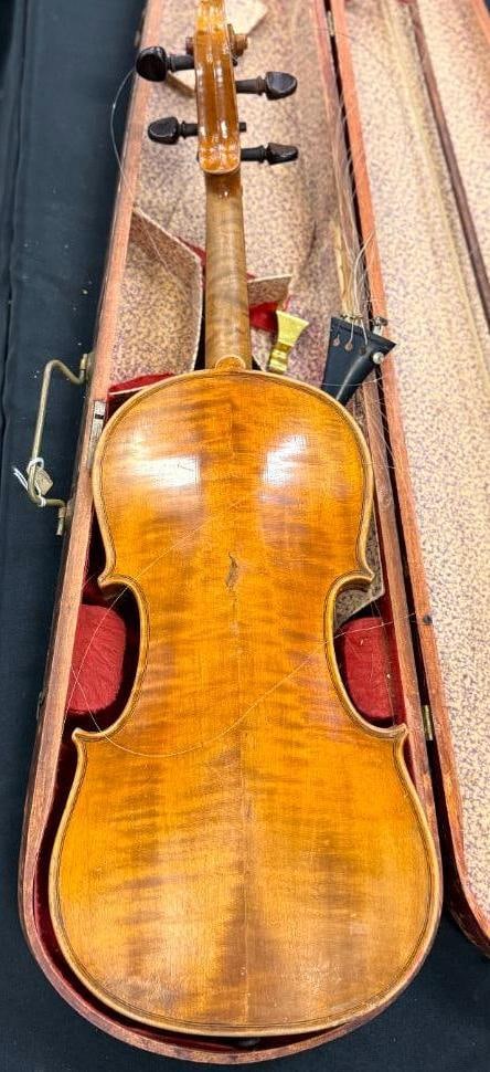 4 Violins in cases - 9