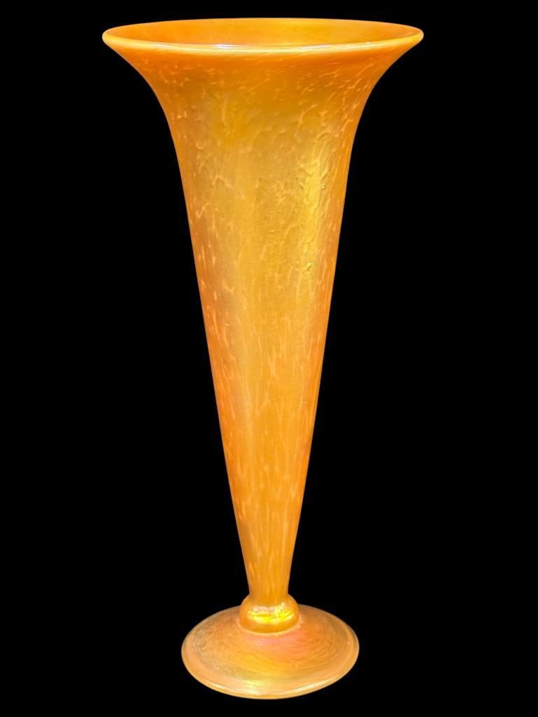 Lundberg Studios 1996 Art Glass Vase: Lundberg Studios 1996 Art Glass Vase. Approx. 13 x 6 x 6 inches.