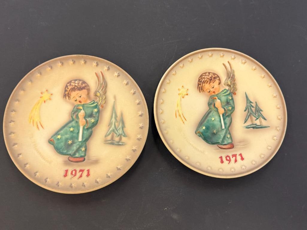 2 1971 Hummel Christmas Plates (1 of 2)