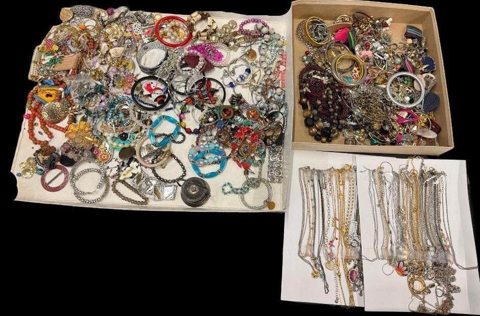 Costume Jewelry Necklaces, earrings etc.: Costume Jewelry Necklaces, earrings etc.