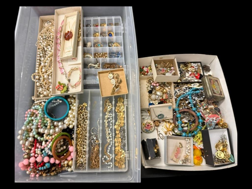 Large group of Costume Jewelry (1 of 7)