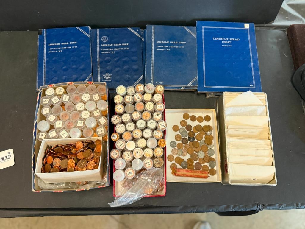 Large Collection of Lincoln Cents: Large Collection of Lincoln Cents. Wheat and Memorial cents.