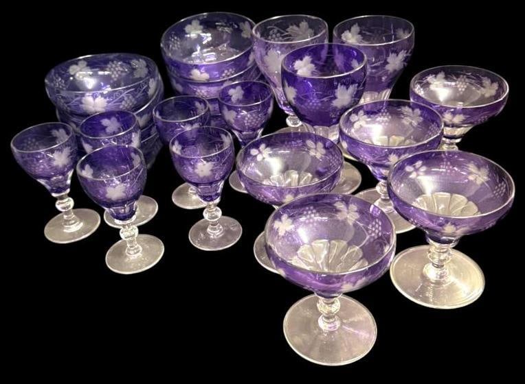 Amethyst Cut to clear glasses, bowls etc.: Amethyst Cut to clear glasses, bowls etc. Approx. 22 pieces.
