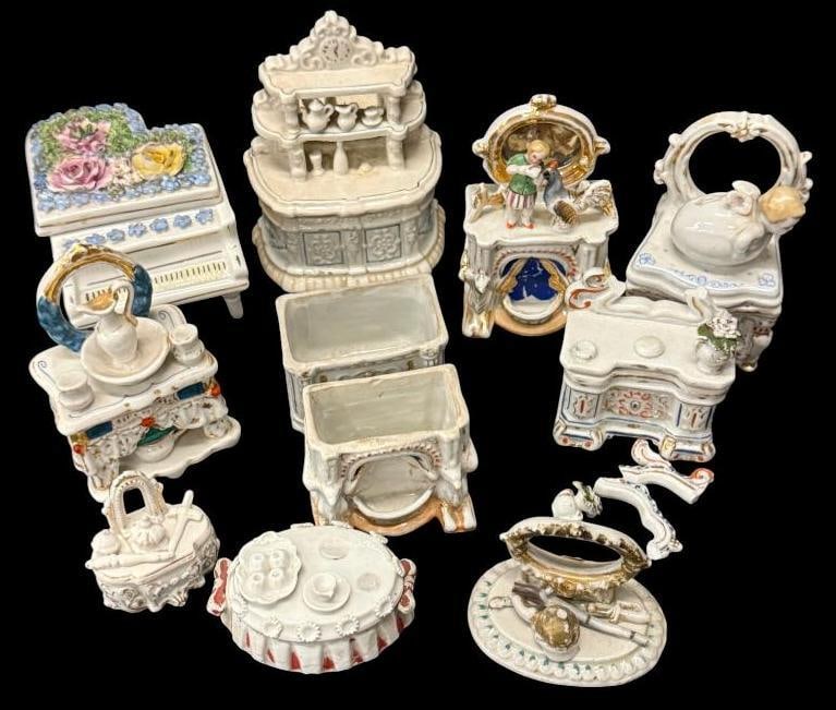 Porcelain Dresser and Trinket Boxes (1 of 4)