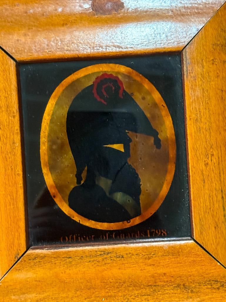 5 Silhouettes in wood frames - 3