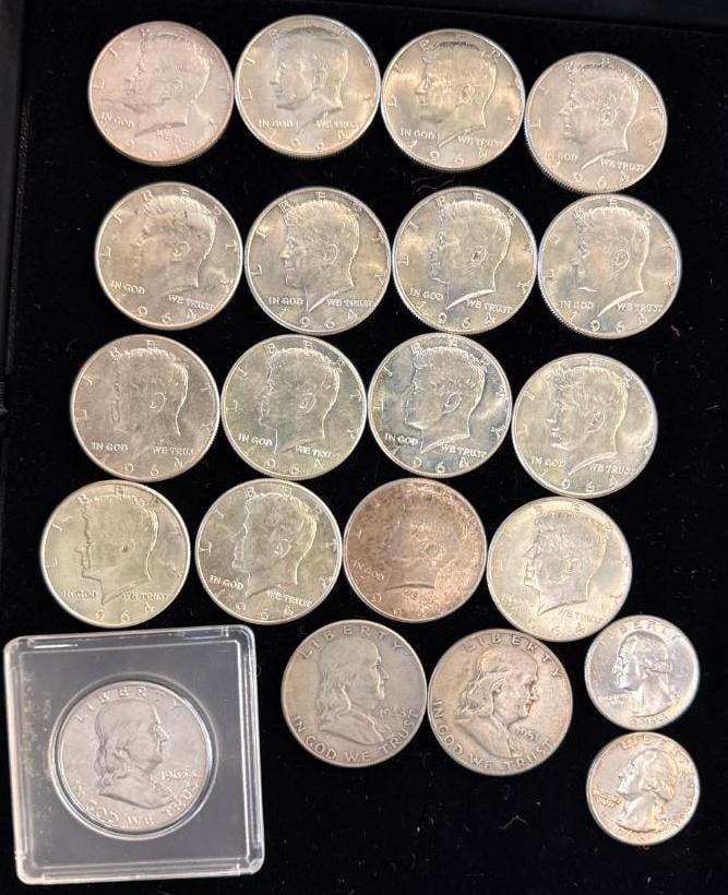Group of U.S. Silver coins: $10 face value U.S. Silver coins. Including Franklin / Kennedy halves and Washington quarters.