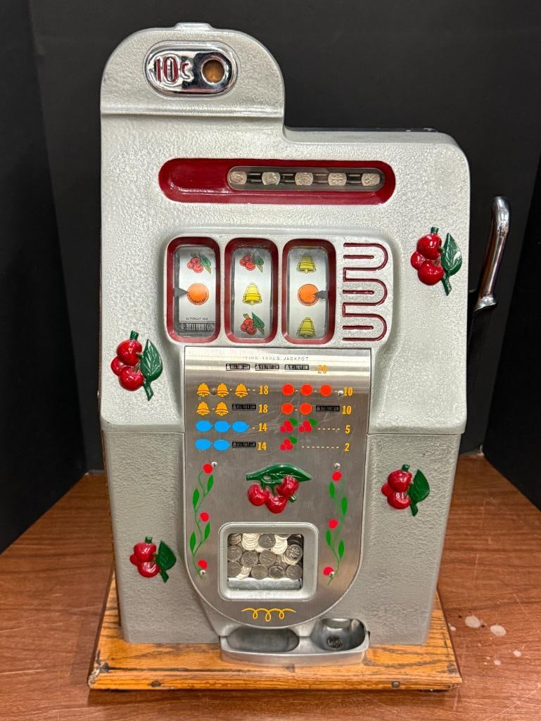 Mills 10 cent Black Cherry Slot Machine (1 of 13)