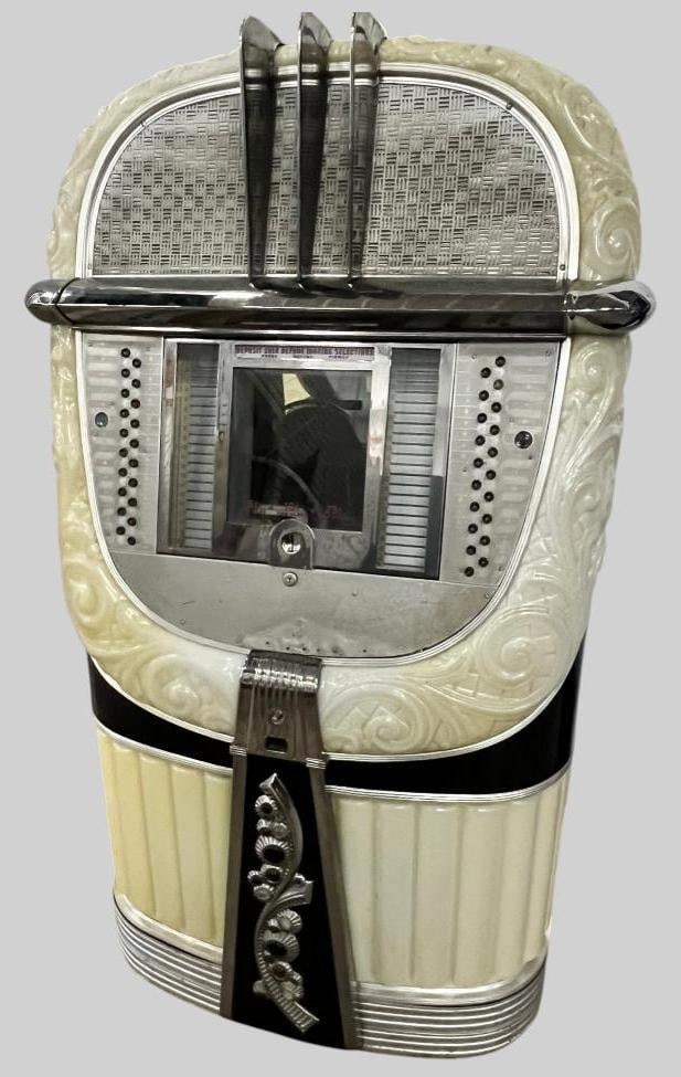 Vintage AMI "Mother of Plastic" Jukebox (1 of 8)