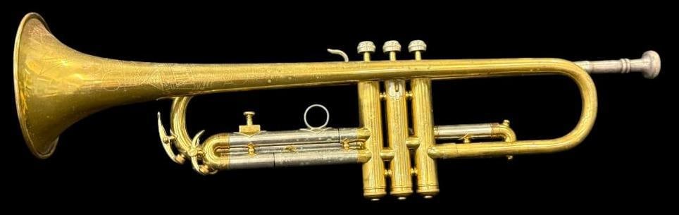 Martin Imperial Trumpet: Martin Imperial Trumpet. Serial # 117946 2 . Approx. 22 x 6 x 4.75 inches..