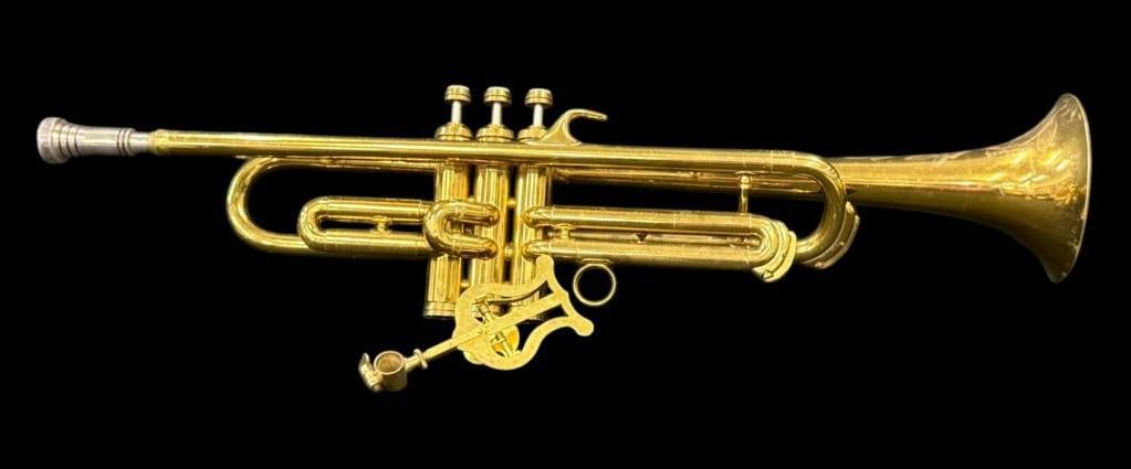 CG Conn Ltd. Trumpet: CG Conn Ltd. Trumpet. Rimless bell. Serial # 325028. Approx. 23 x 6 x 4.25 inches.