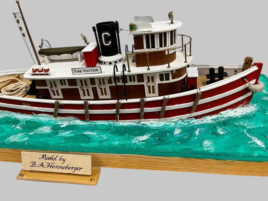 Tugboat model / diorama (1 of 5)