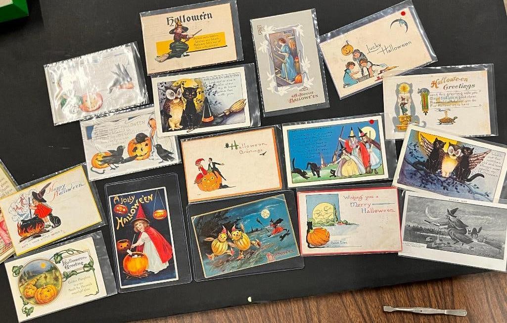 17 Halloween postcards (1 of 6)