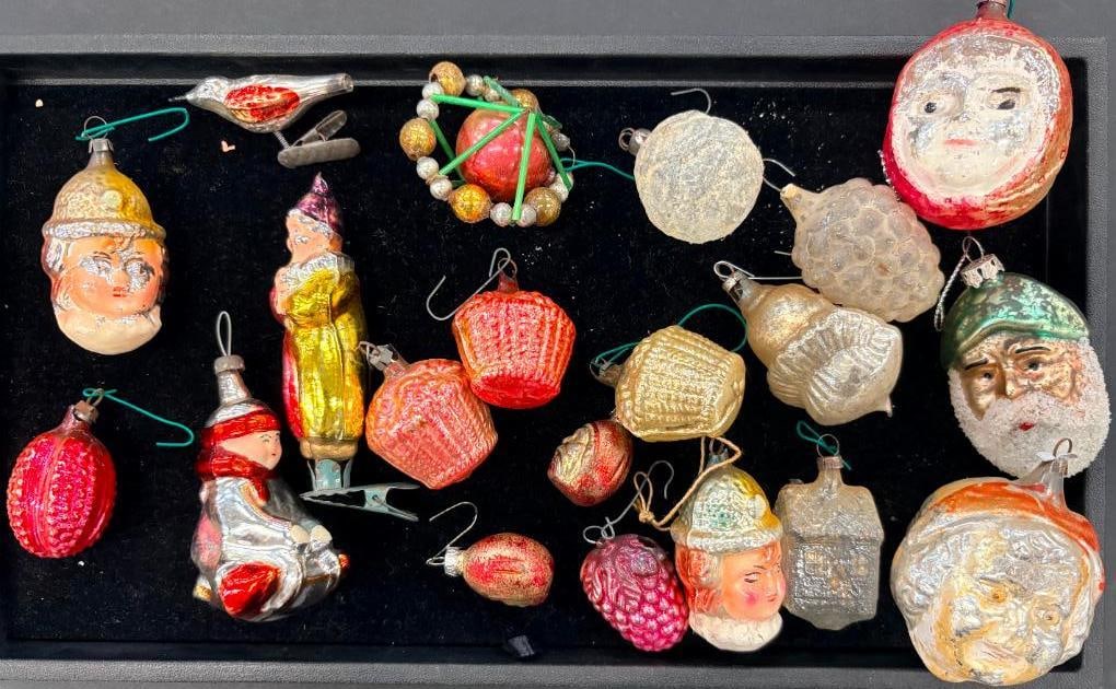 Group of vintage Christmas ornaments (1 of 5)