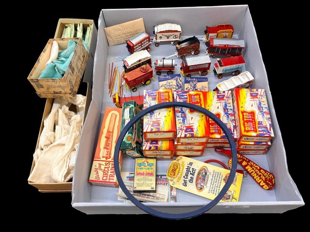 Wardie Jay Circus Wagons, Big Top Circus kits etc.: Wardie Jay Circus Wagons, Big Top Circus kits, Reisler figures and more. Approx. 32 pieces.
