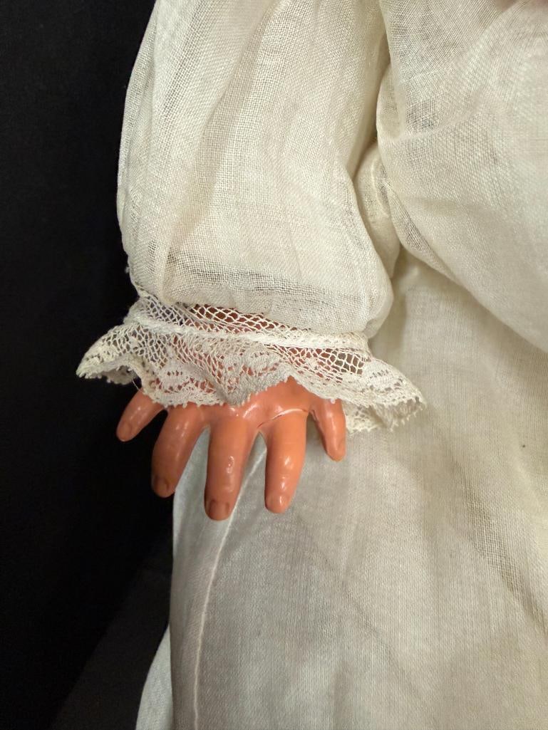 2 porcelain dolls - 9