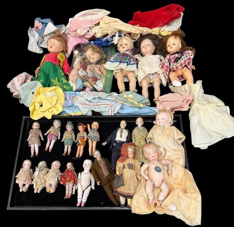 Group of miniature dolls, clothes etc.: Group of miniature dolls, clothes etc.