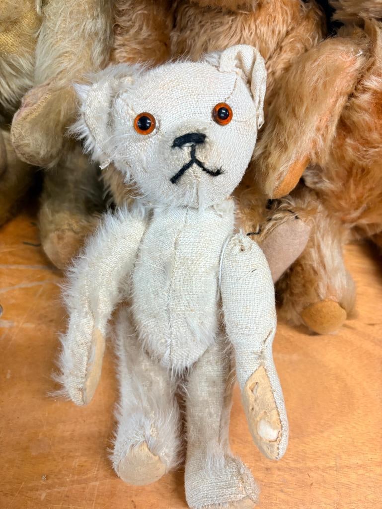 4 antique teddy bears - 2