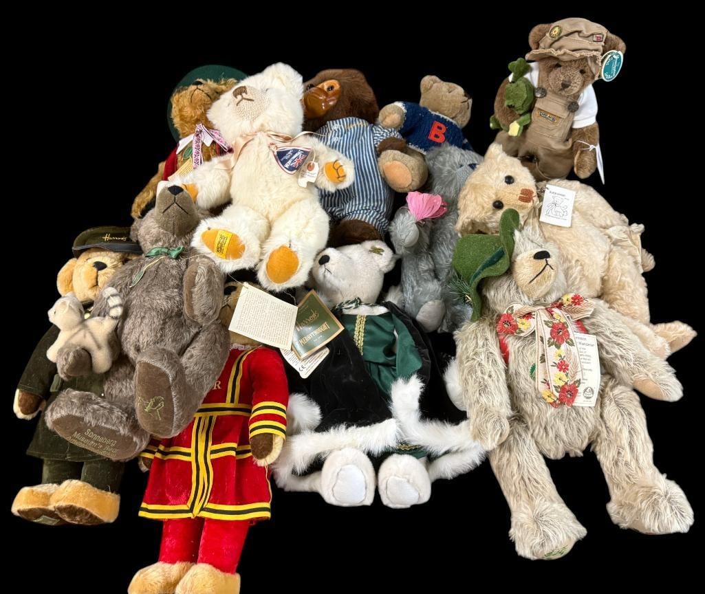 Group of 12 teddy bears: Group of teddy 12 bears including Bearington, Martin, Max Hermann the Happy Wanderer, Merrythought and more.