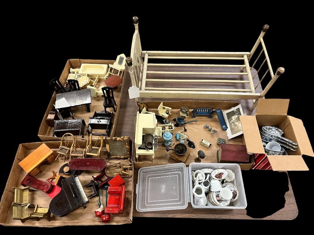 Dollhouse furniture, doll bed and more (1 of 8)