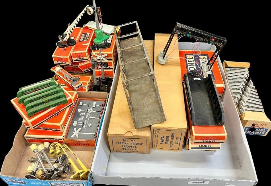 Lionel bridges, crossing gates, billboards and more (1 of 20)